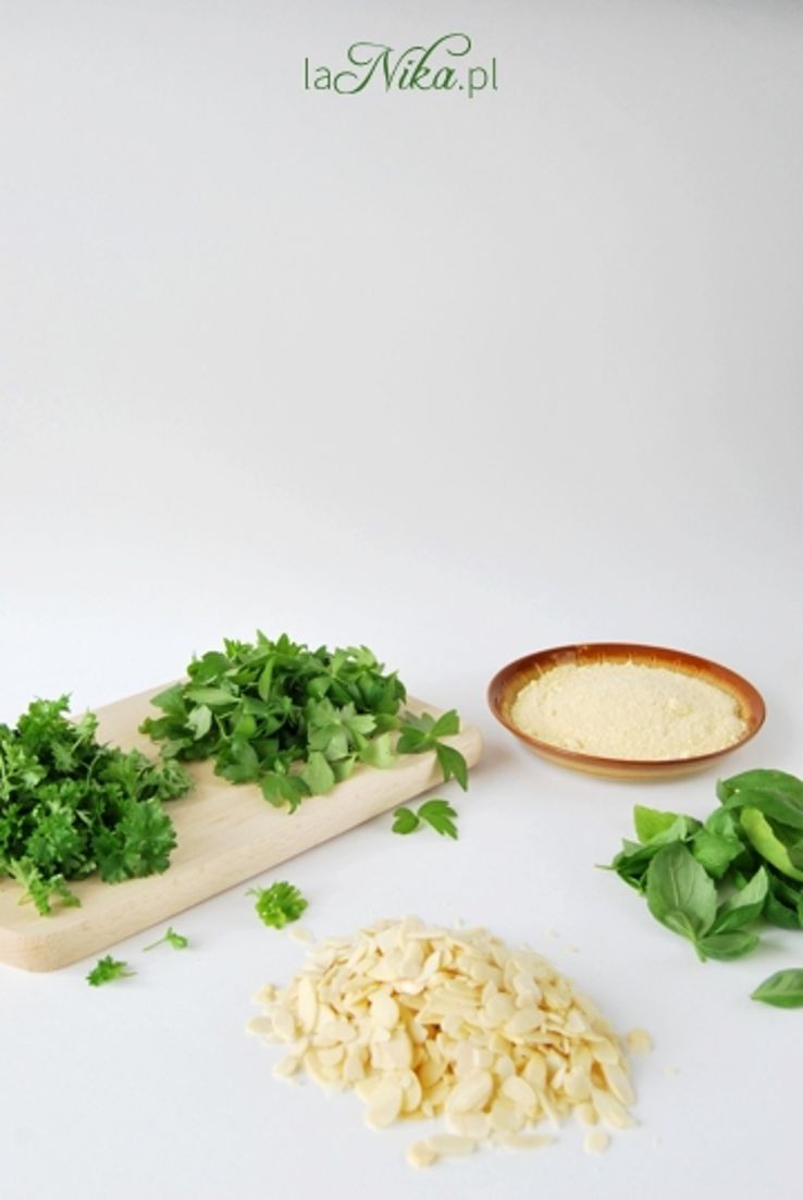 Zielone pesto z lubczyku, pietruszki i bazylii 2