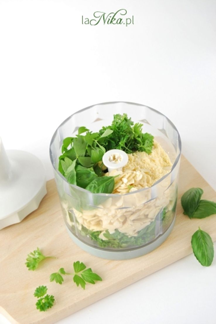 Zielone pesto z lubczyku, pietruszki i bazylii 3