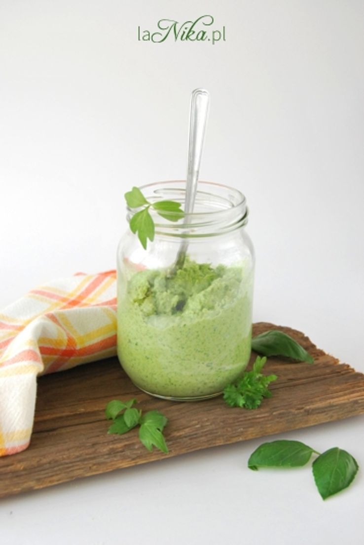 Zielone pesto z lubczyku, pietruszki i bazylii 4