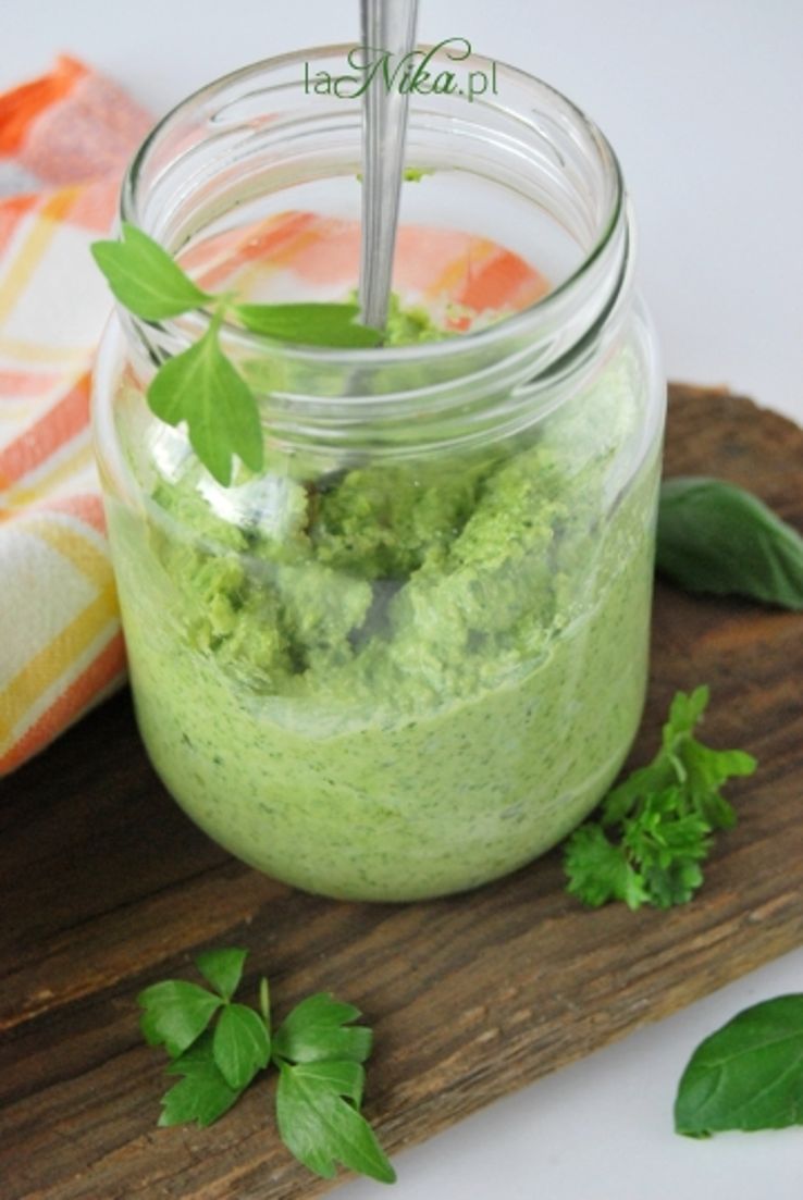 Zielone pesto z lubczyku, pietruszki i bazylii 5