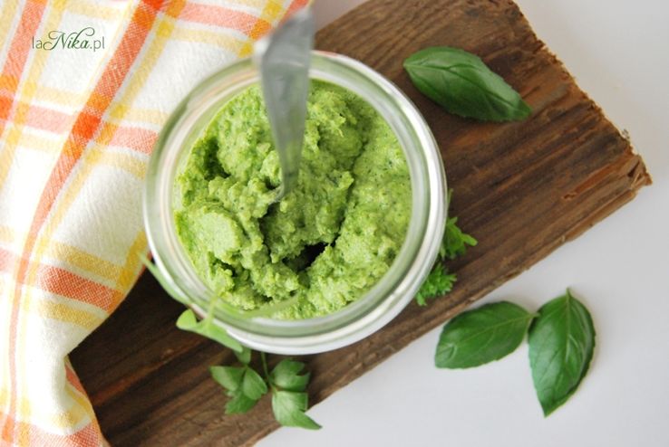 Zielone pesto z lubczyku, pietruszki i bazylii 6