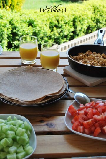 Tortilla orkiszowa z warzywami i kurczakiem 6