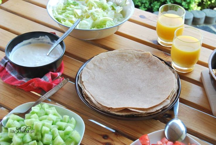 Tortilla orkiszowa z warzywami i kurczakiem 7