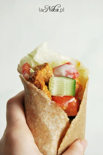 Tortilla orkiszowa z warzywami i kurczakiem 9