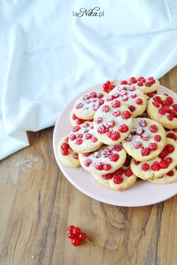 Ciasteczka drożdżowe z czerwoną porzeczką 4
