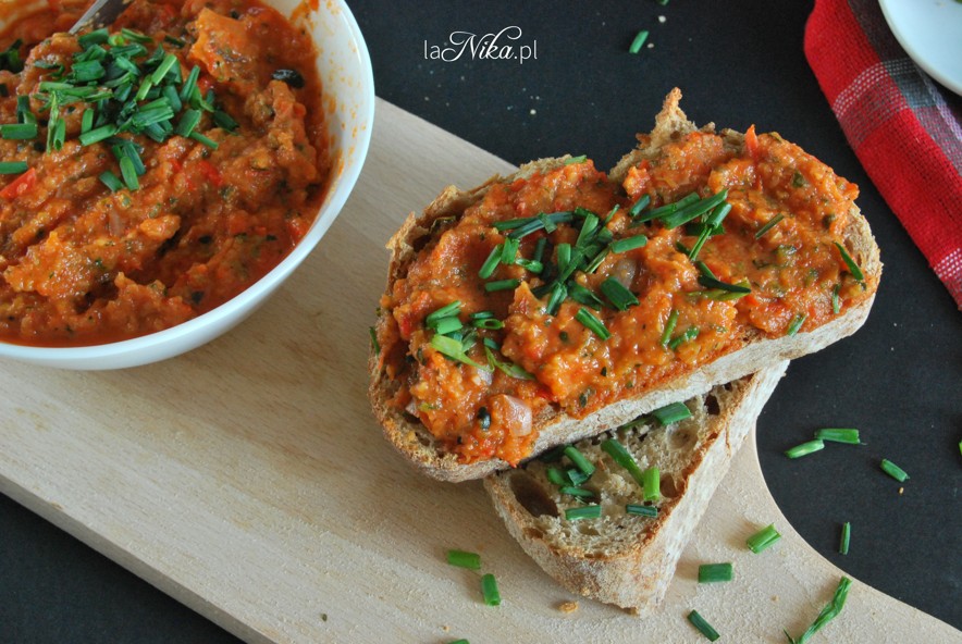 Pasta z pieczonej papryki i cukinii