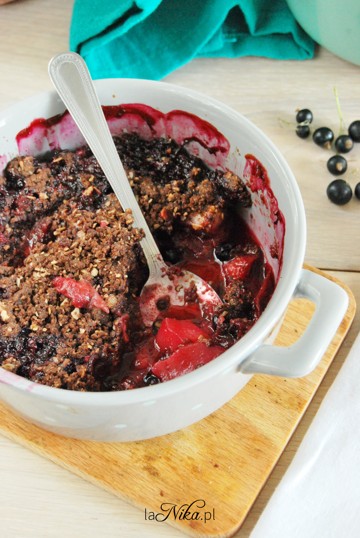 Gotowe crumble ze śliwkami, brzoskwiniami i porzeczkami 1