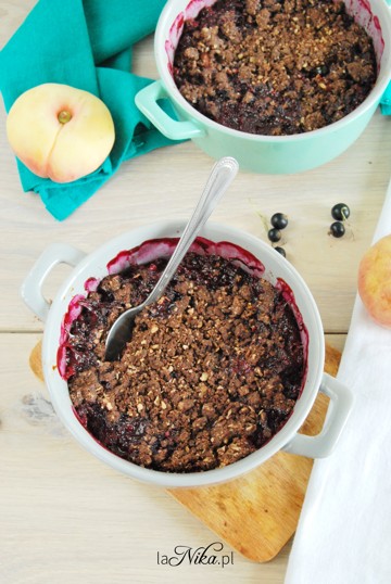 Gotowe crumble ze śliwkami, brzoskwiniami i porzeczkami 2