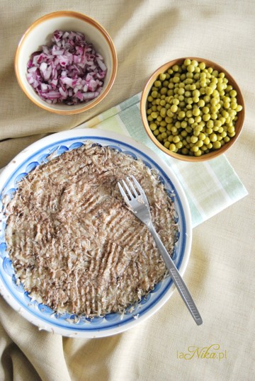 Przygotowanie surówki z pieczarek i groszku 1