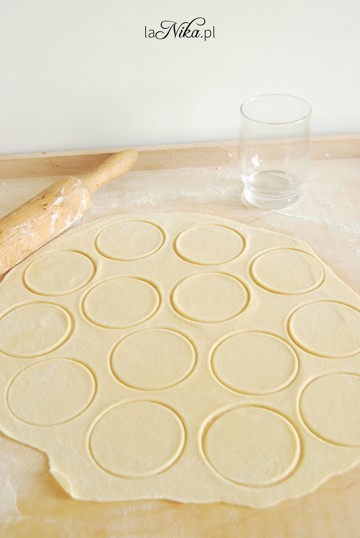 Lepienie pierogów ruskich 1