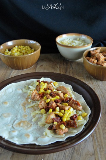 Przygotowanie quesadilli z kurczakiem
