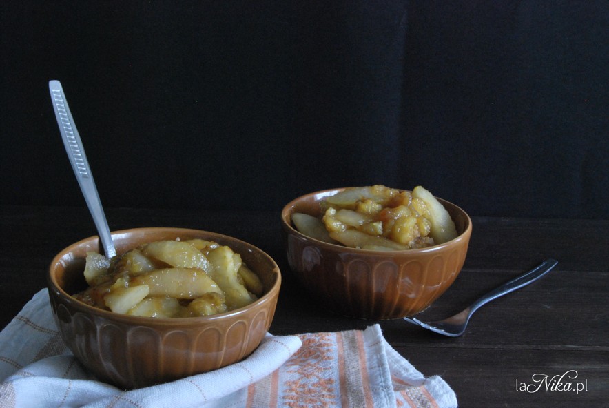 Kasza bulgur z karmelizowanymi gruszkami i bananami