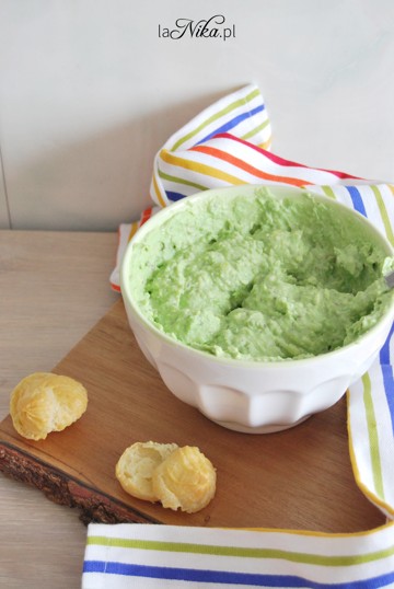 Wytrawne ptysie z pastą z groszku oraz serów ricotta i cheddar 1