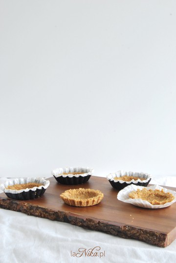 Przygotowywanie banoffee pie w formie kruchych babeczek 1