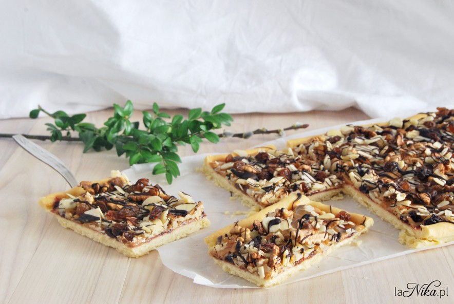 Mazurek kajmakowy z dżemem i bakaliami