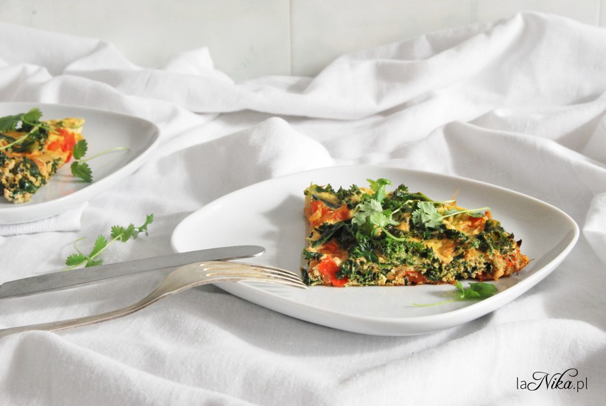 Omlet z jarmużem i papryką