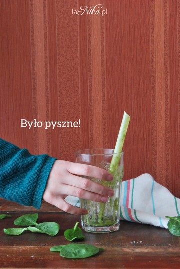 Gotowe smoothie ze szpinakiem, bananami, pomarańczami i nasionami chia 4