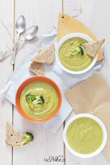 Zupa krem z brokułów z czerwonym pesto 2