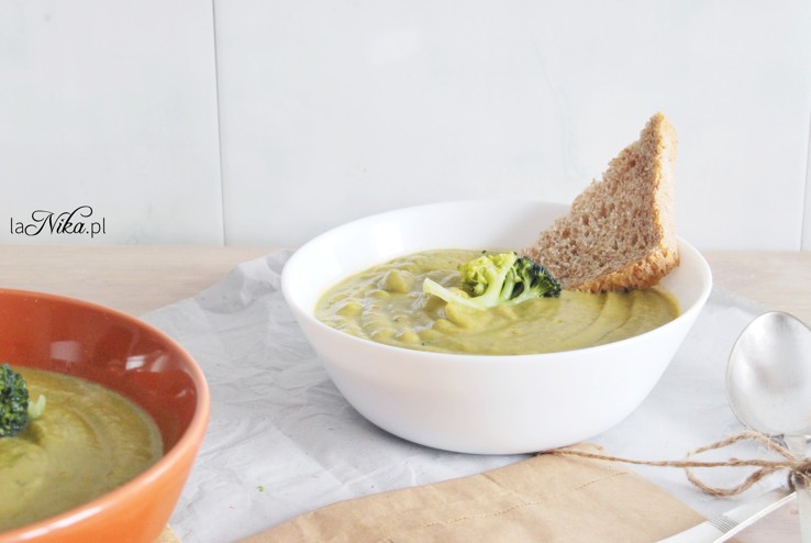 Zupa krem z brokułów z czerwonym pesto 3