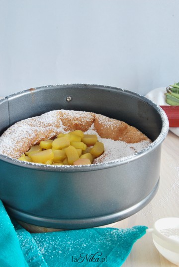 Gotowy dutch baby z rabarbarem 1