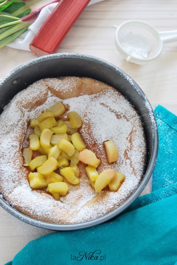 Gotowy dutch baby z rabarbarem 2
