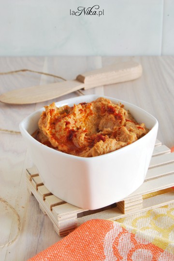 Gotowy hummus z suszonymi pomidorami 2