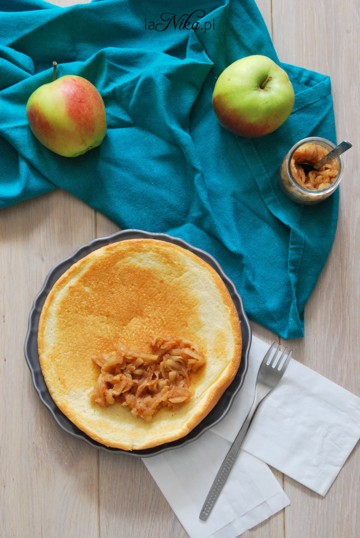 Omlet biszkoptowy ze słodkimi jabłkami 1