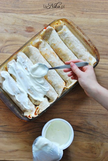 Tortille w naczyniu żaroodpornym