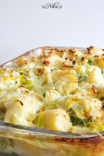 Kopytka zapieczone z mascarpone, porem i serem cheddar 1