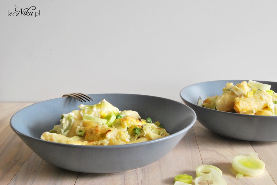 Kopytka zapieczone z mascarpone, porem i serem cheddar
