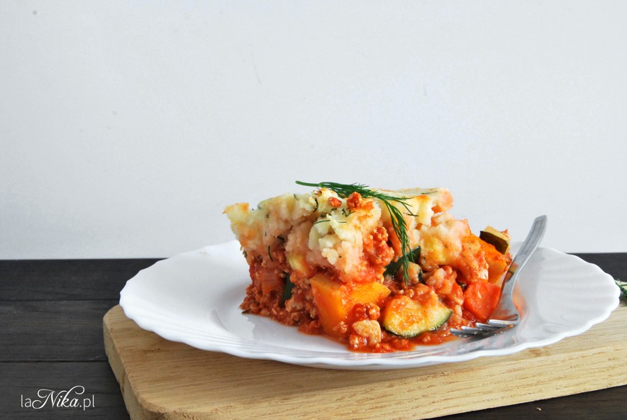 Zapiekanka z mięsem mielonym, cukinią, dynią, marchewką i puree ziemniaczanym