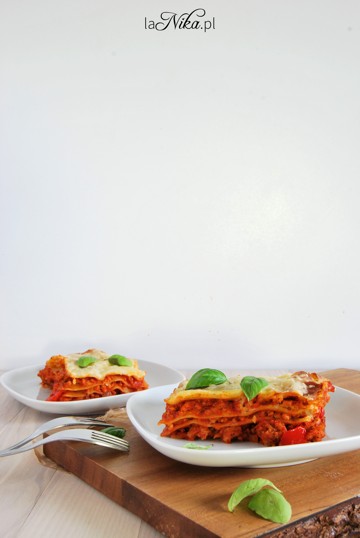 Gotowa lasagne z mięsem mielonym i sosem beszamelowym 1