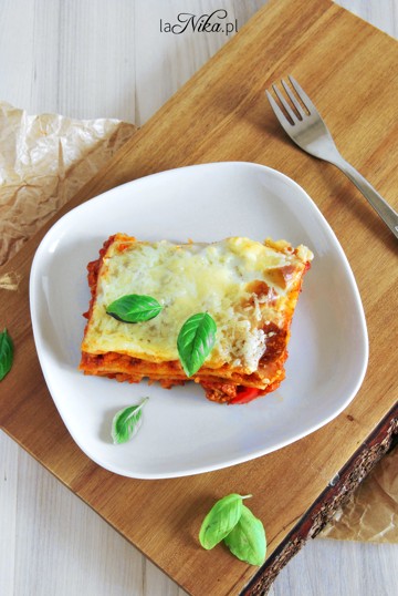 Gotowa lasagne z mięsem mielonym i sosem beszamelowym 2