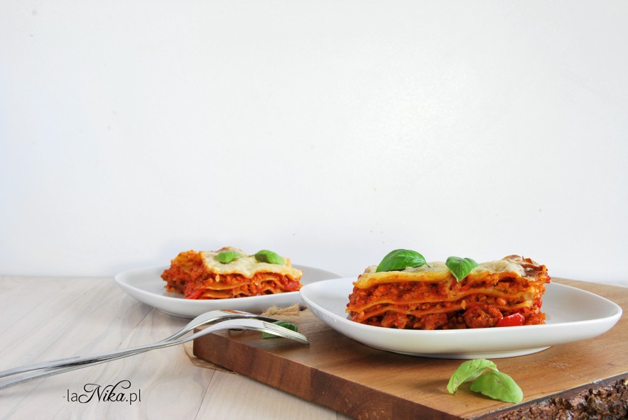 Lasagne z mięsem mielonym i sosem beszamelowym