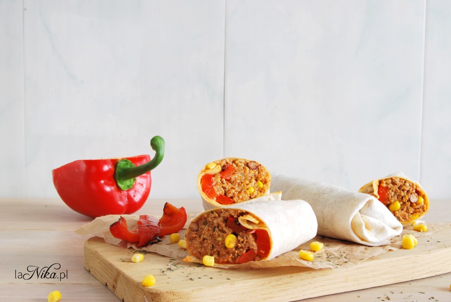 Burrito z mięsem mielonym, fasolą i papryką