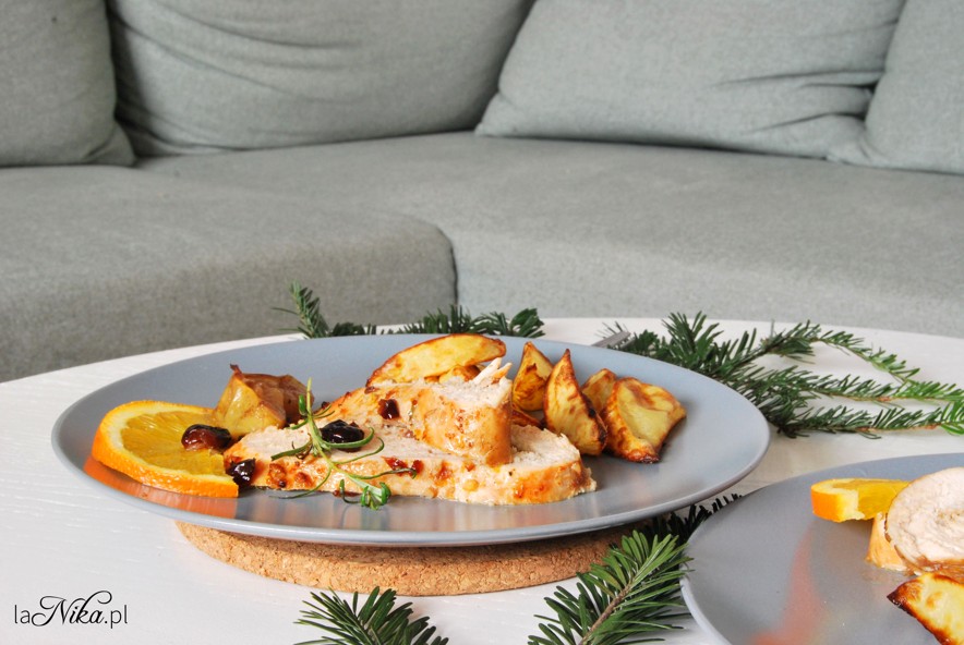 Pieczona pierś z indyka z żurawiną i jabłkami